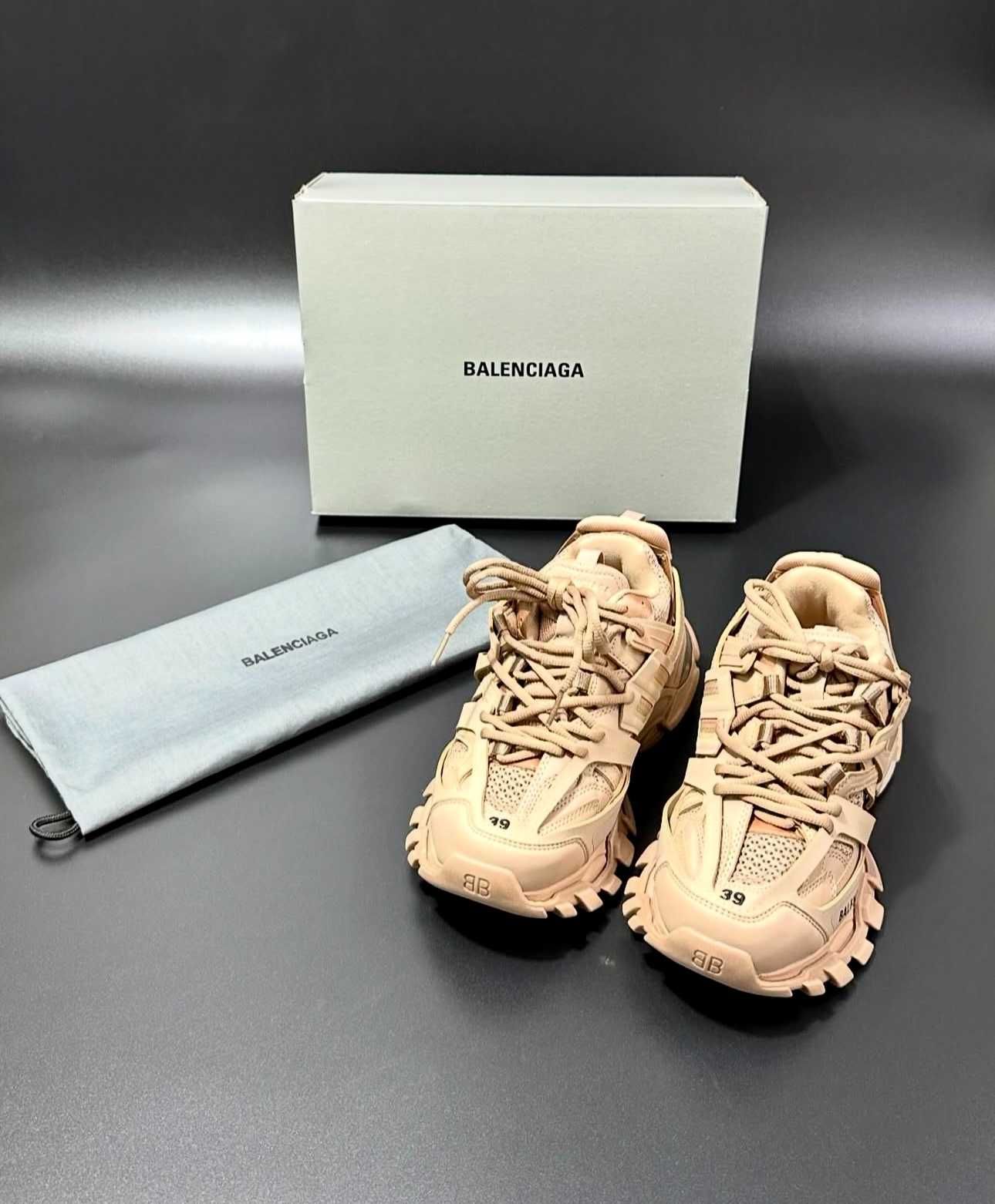 Balenciaga Track Бежов