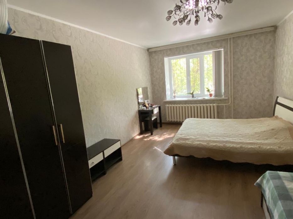 Продаётся спальная комната шкаф, кровать стол с зеркалом плюс пуфик