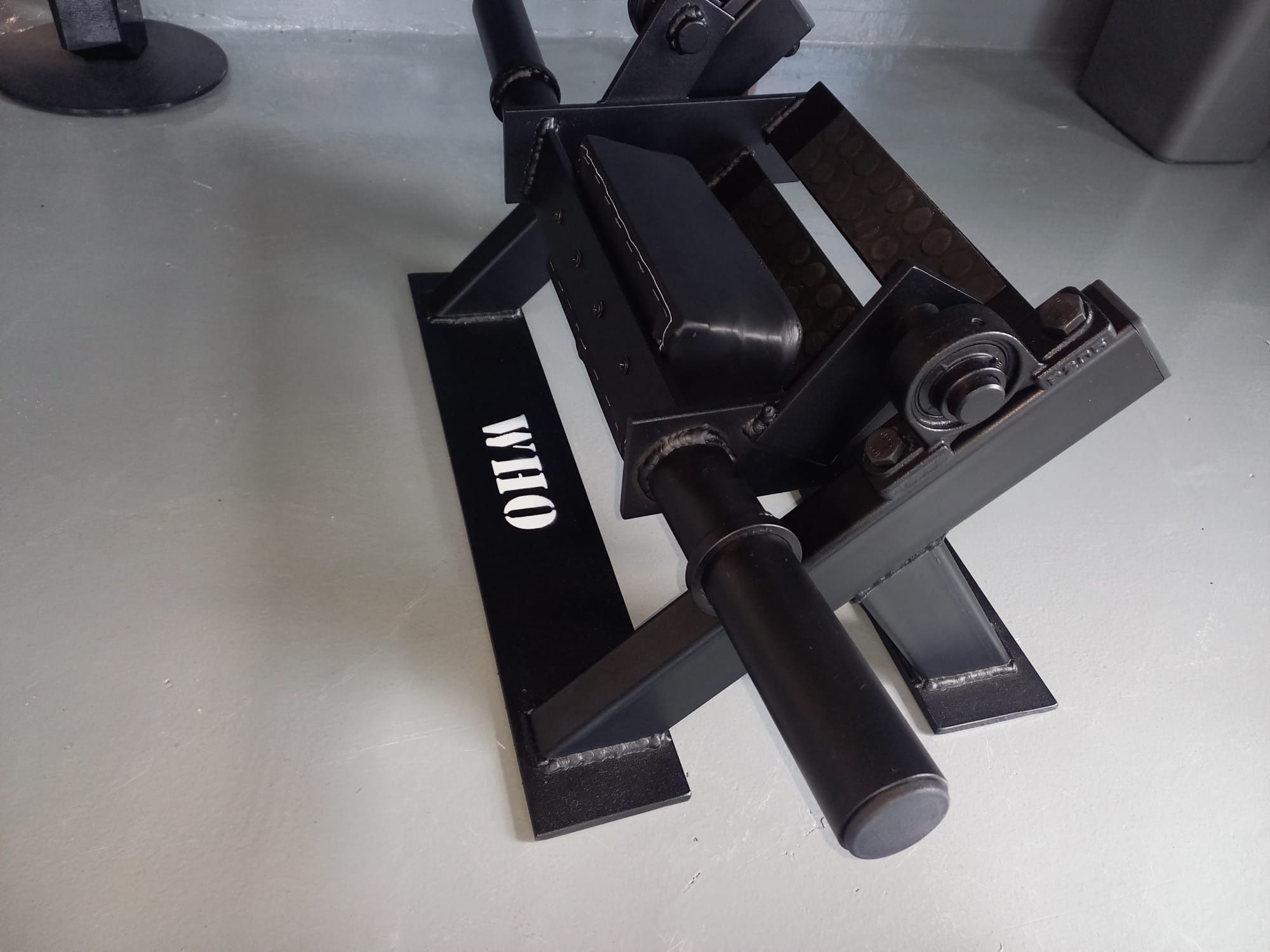 Hip thrust pentru muschii fesieri aparate fitness in stoc sau la coman