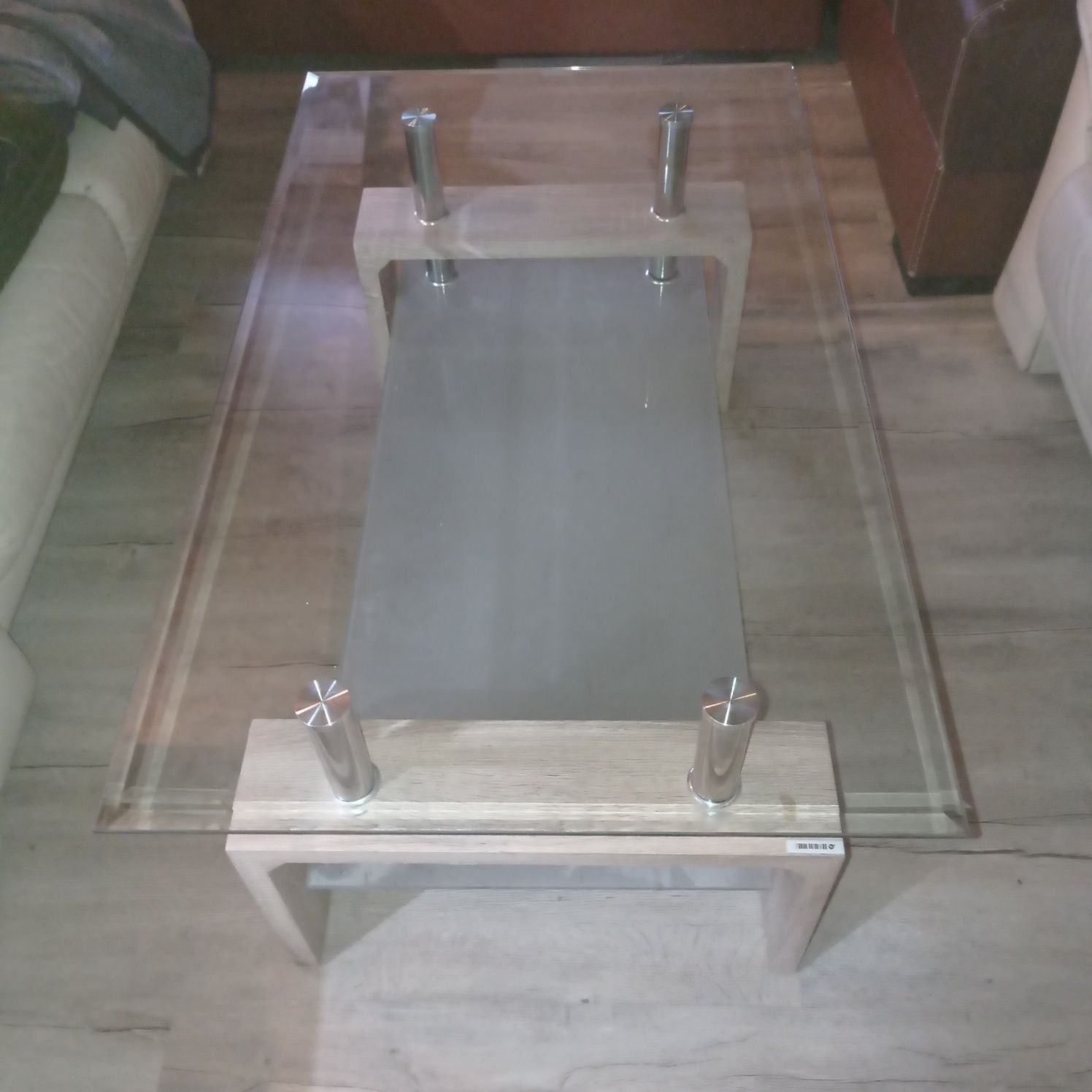 Холова маса със стъклен плот