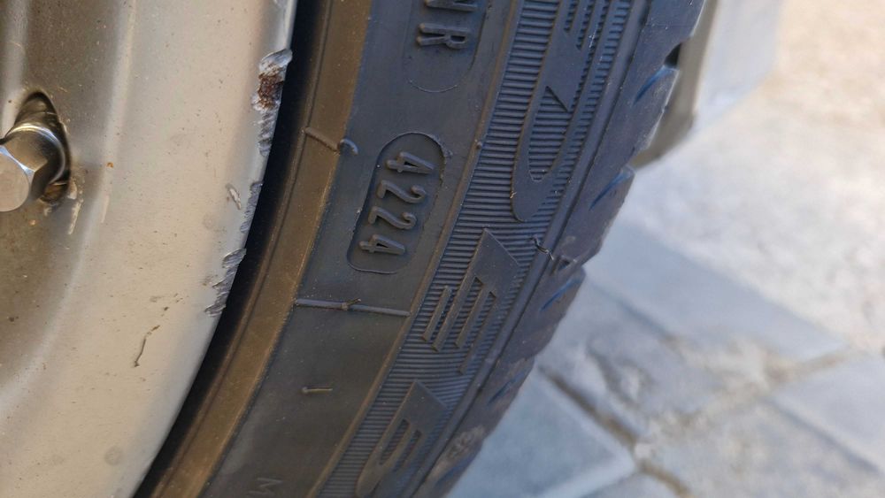 Mercedes-Benz C 220 2.2 - с нови гуми и окачване