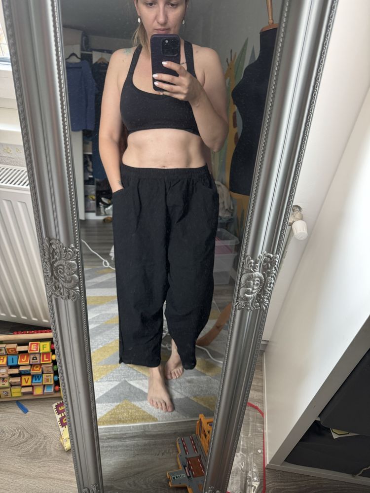 Pantaloni negri largi