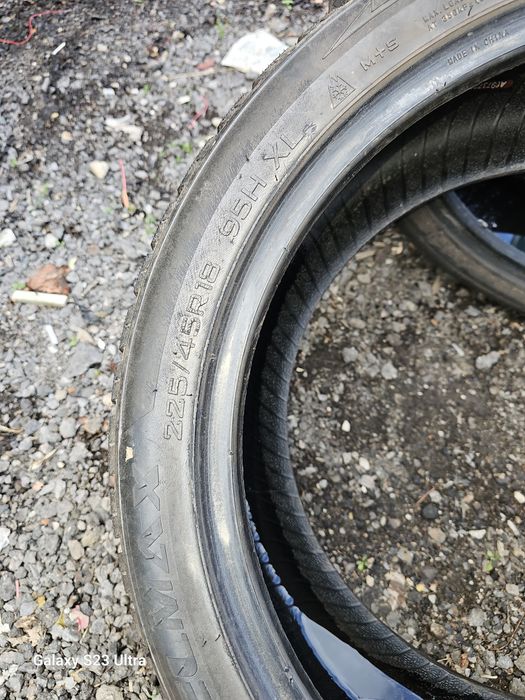 Vând 2 Anvelope Iarna 225/45/18