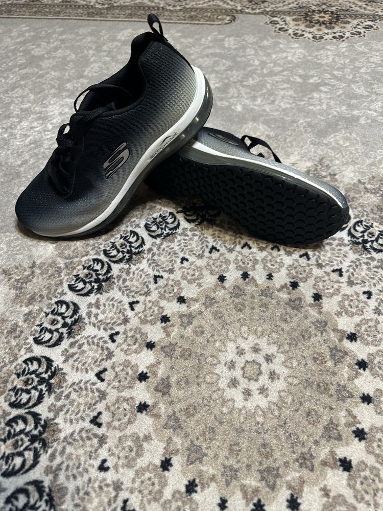 Продават се чисто нови оригинални обувки Skechers air element 2.0