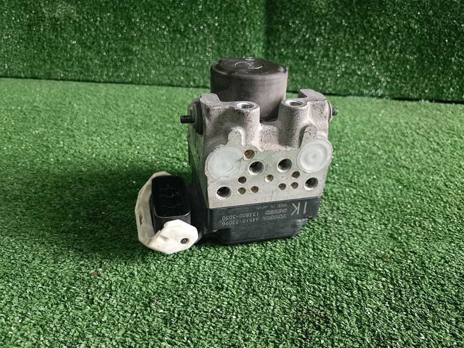 Оригинальный блок ABS от Toyota Camry 30