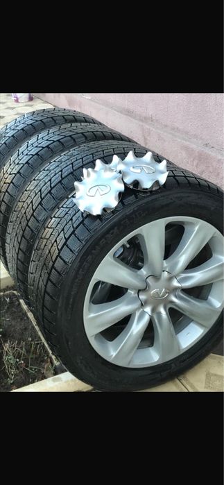 Продам диски с резиной ! Автомобиль Infiniti .Размер 265/50/R20