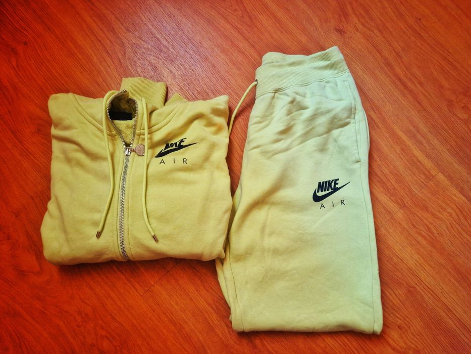 Дамски зелен спортен панталон Nike AIR и спортен панталон Pinko
