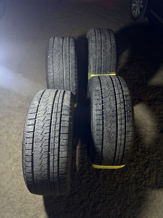 Зимние шины 235/45/R18 в  идеальном состояний