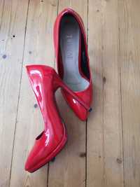 Стилни червени обувки на висок ток 35 номер