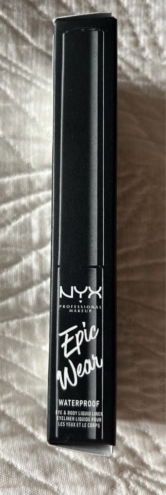 Дълготрайна очна линия NYX - черна нова