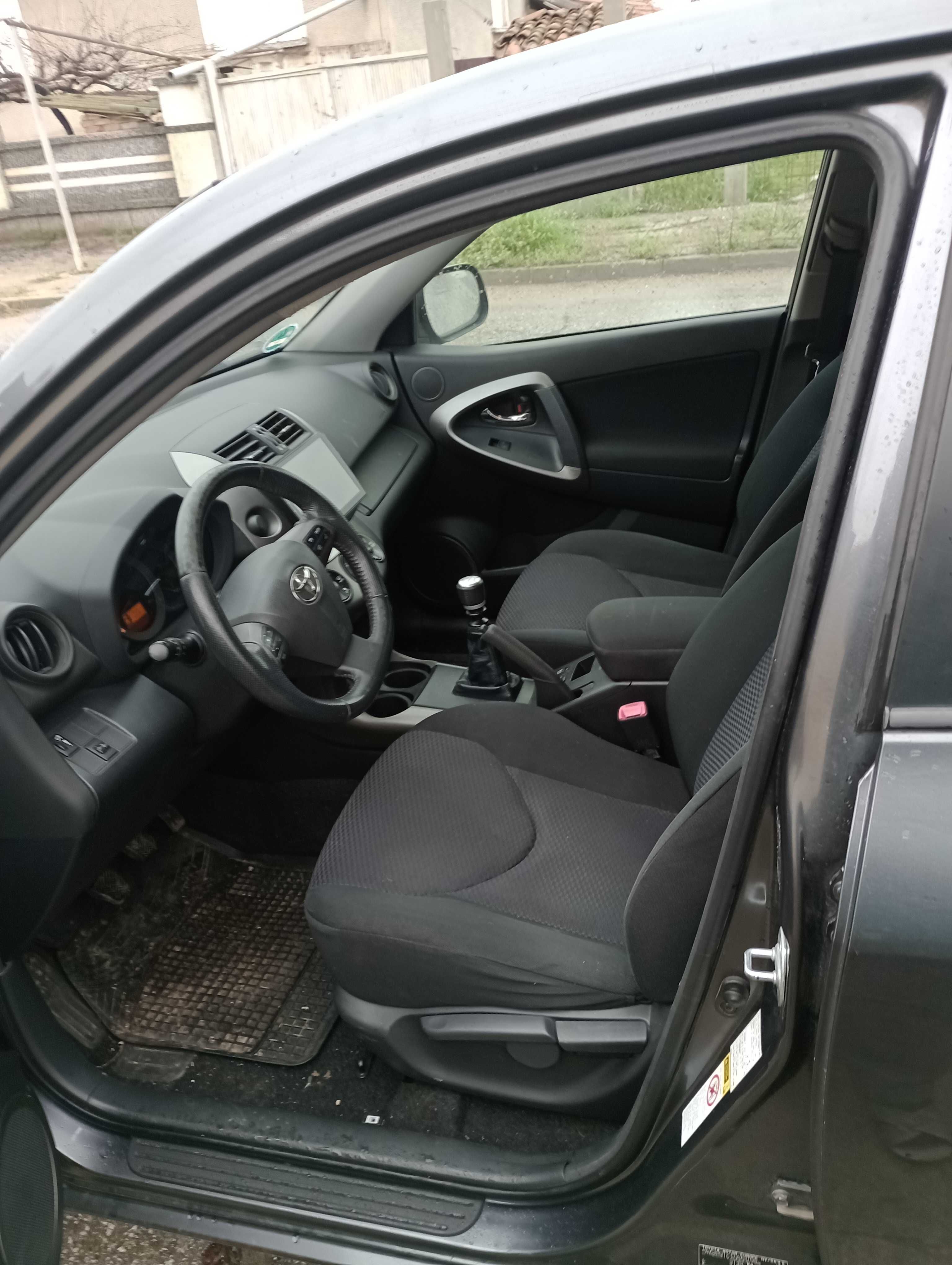 Продавам Toyota Rav 4