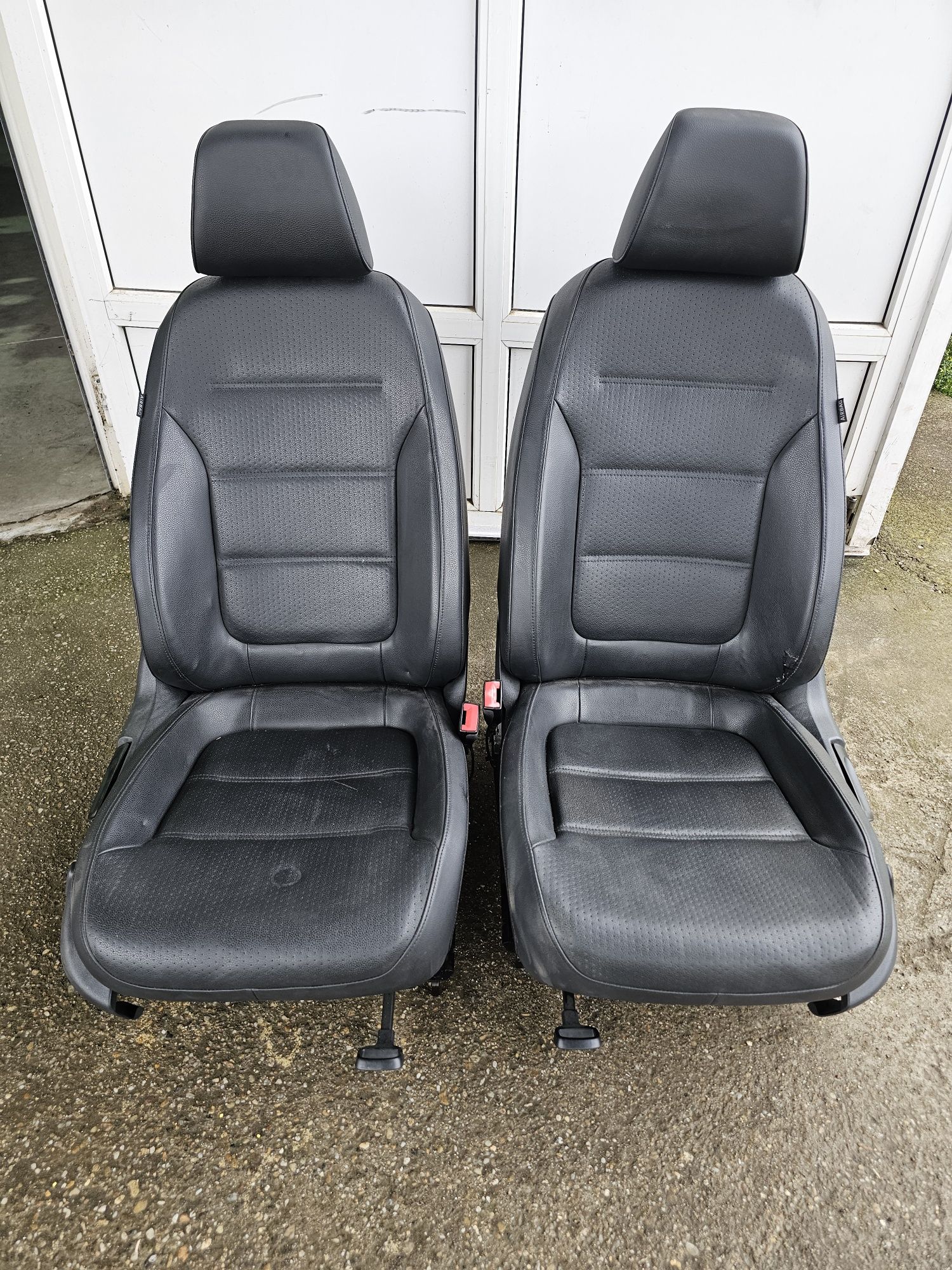 Tapiterie piele , scaune fata încălzite  , bancheta   vw Jetta 2013