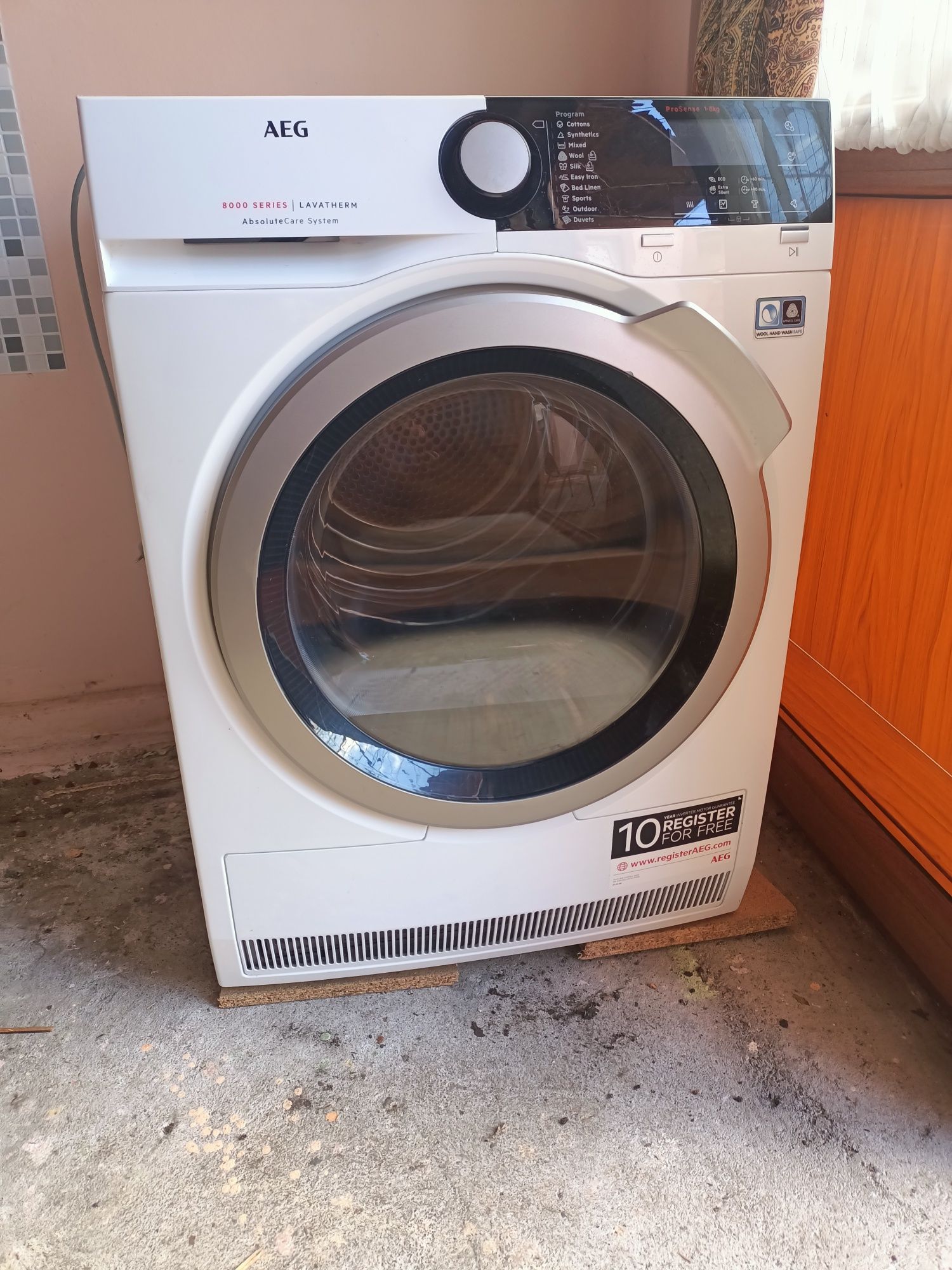 Mașina de uscat rufe aeg8000