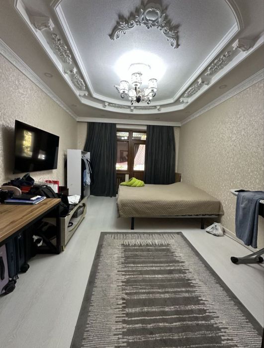 Чиланзар 1 Срочно продам Квартиру 3 комнатная Высокопотолочка 82кв.м