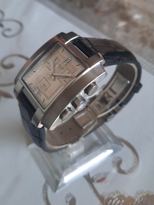Продам часы TISSOT-хронограф