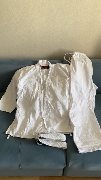 Кимоно белого цвета