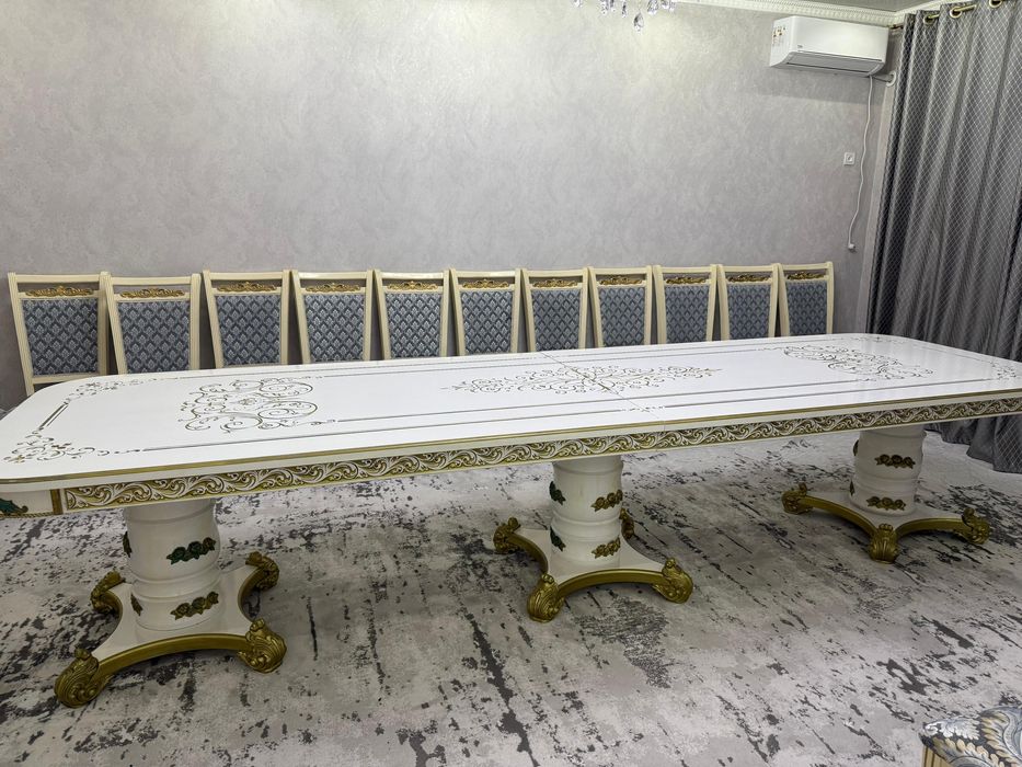 Стол для гостиной в отличном состоянии