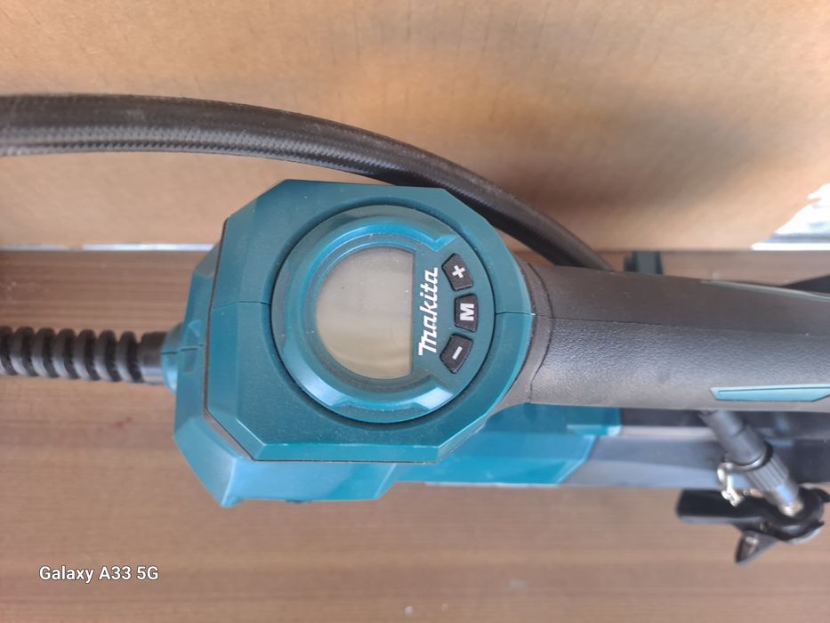 Vând compresor makita