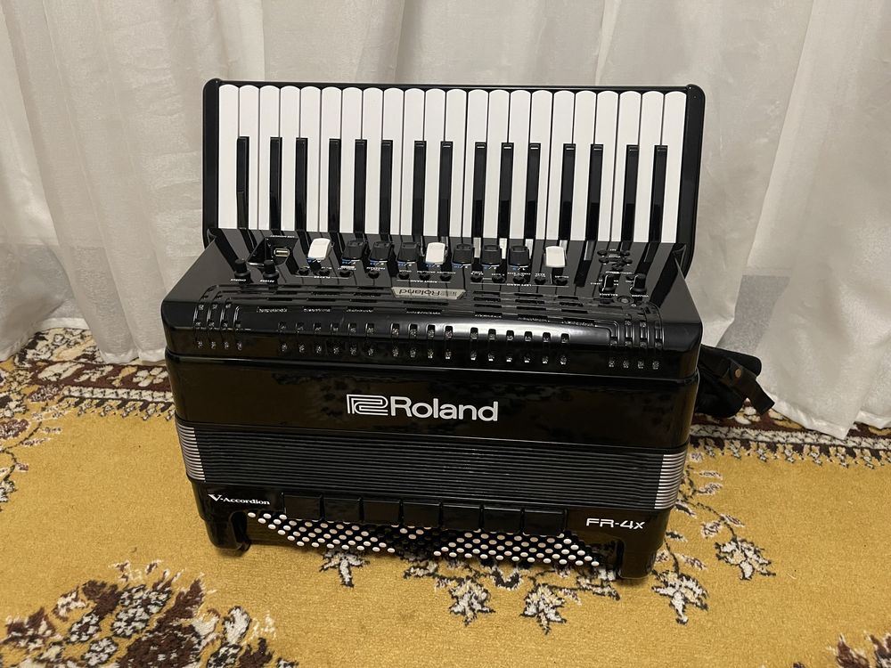 Acordeon Roland Fr4 X.