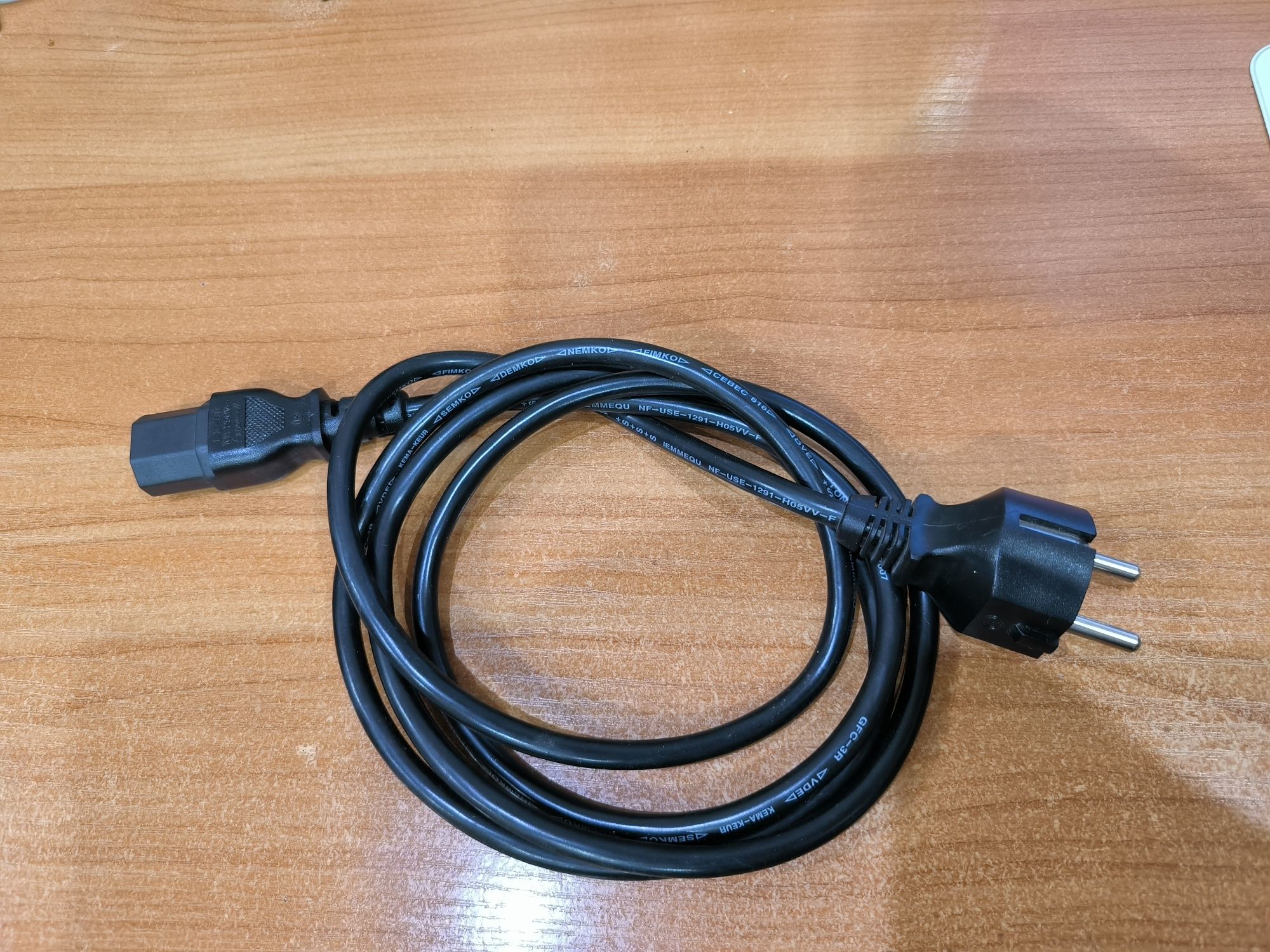 Захранващ кабел за компютър 250V 10A