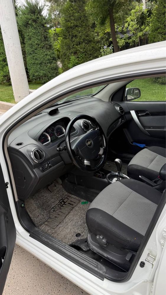 Срочно продаю автомобиль нексия 3 ltz