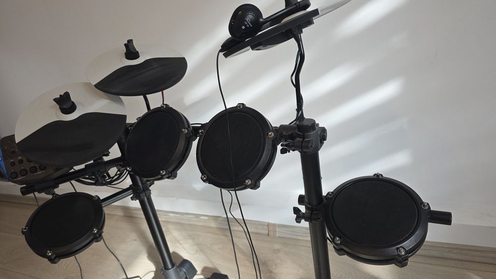 Tobe Electronice Alesis Debut Kit