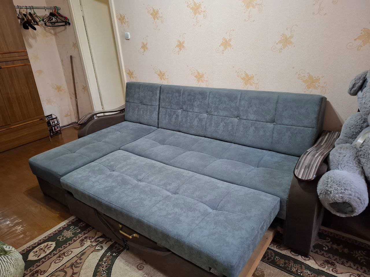 Юмшок диван сотилади