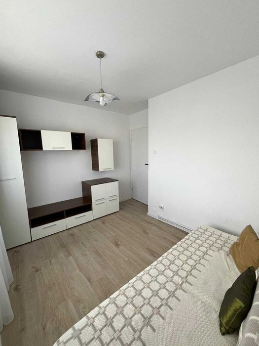 Pers fizica închiriez apartament 2 camere decomandat
