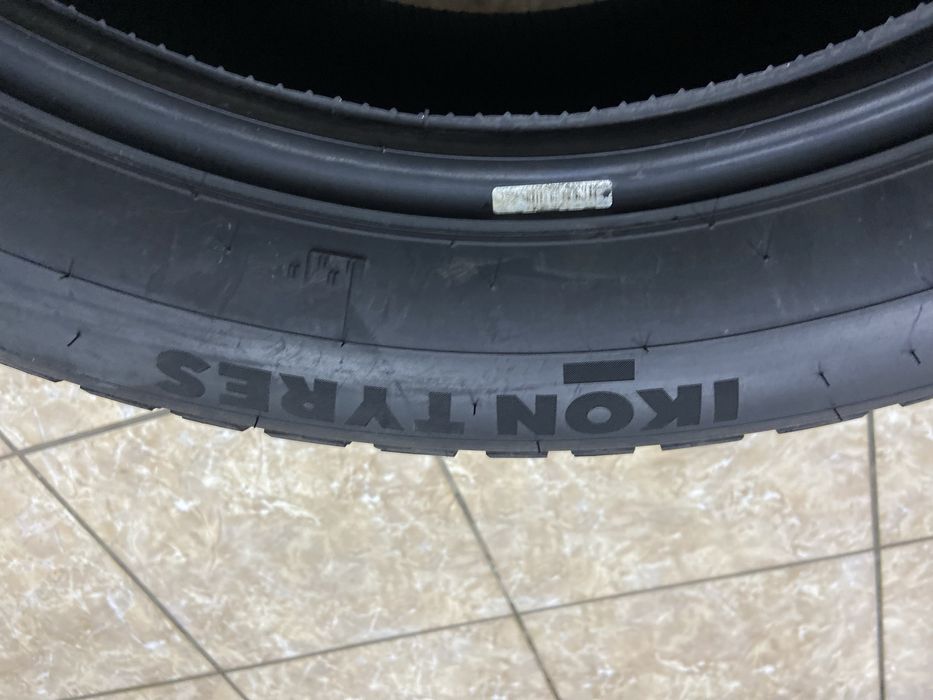 Продам зимнюю шипованную шину