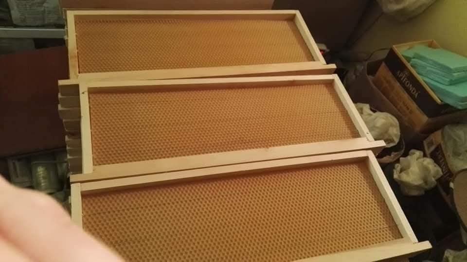 Пчелни прави и хофманови рамки обтелени с иноксова тел