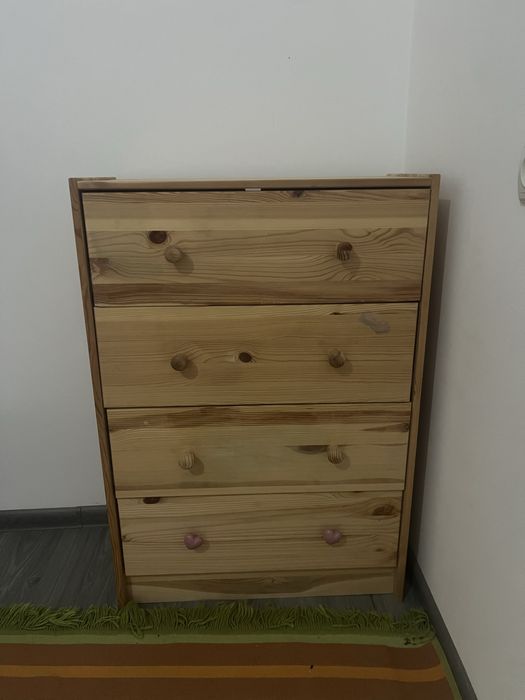 Компактный деревянный комод