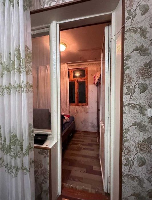 Продаётся 1/5/5 Юнусабад 17 квл,Площадь- 38м2, не торец,крыша не течёт