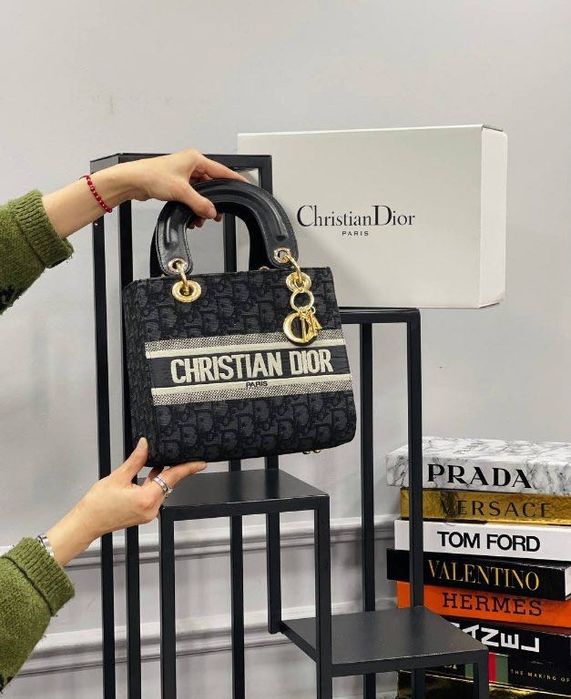 Луксозна чанта с уникален дизайн