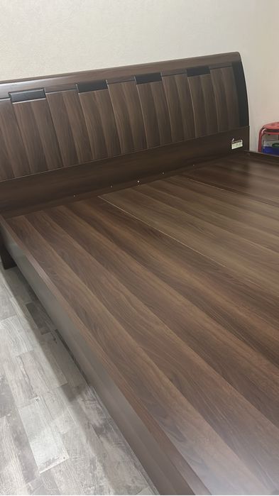 Продам кровать в отличном состоянии с матрацем новым и наматрасником