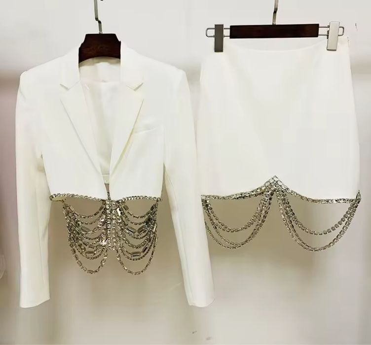 Официален , парти сет в бяло с камъни пола и сако