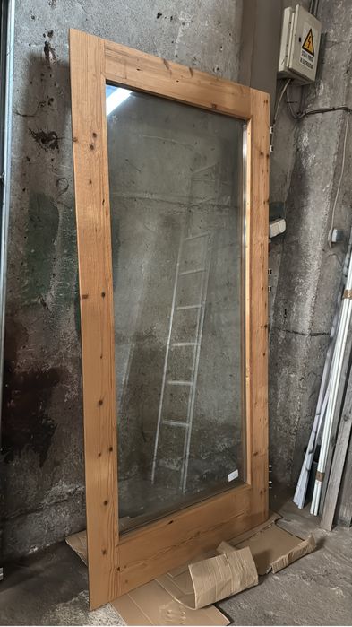 Usi din lemn de brad cu sticla