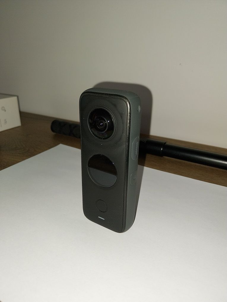Insta 360 X2 екшън камера
