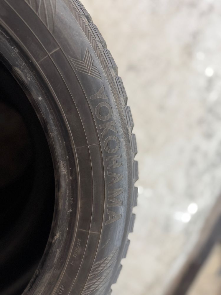 Продам зимнюю шипованую резину YOKOHAMA 235/55/18