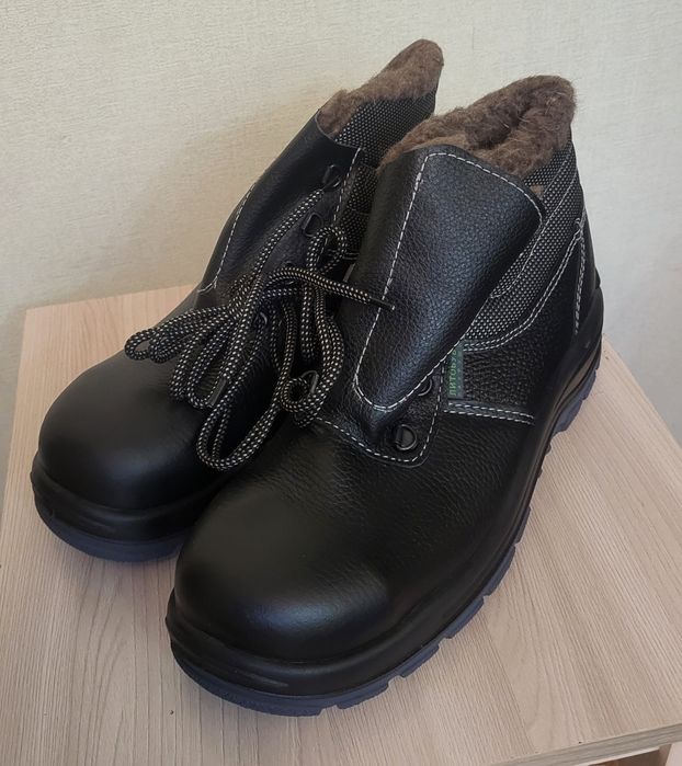 Рабочие ботинки и сапоги