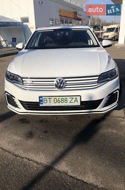 Volkwagen E-Bora Бампер Передний.