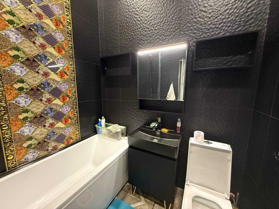 Продаётся дом в центре города с развитой инфраструктурой 2 сотки