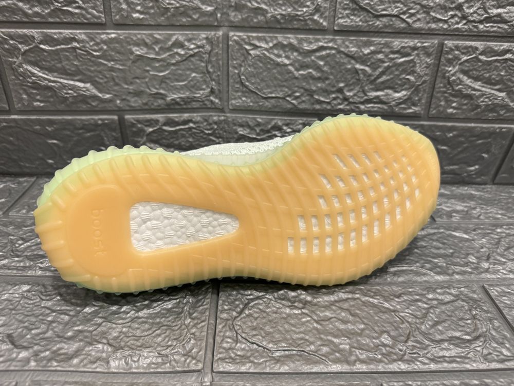 36-45 Yeezy 350 v2 Hyperspace