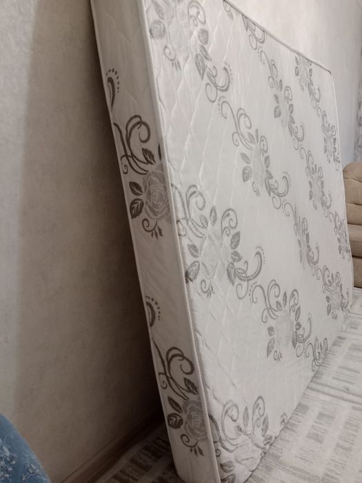Продам матрас 160 на 200 см