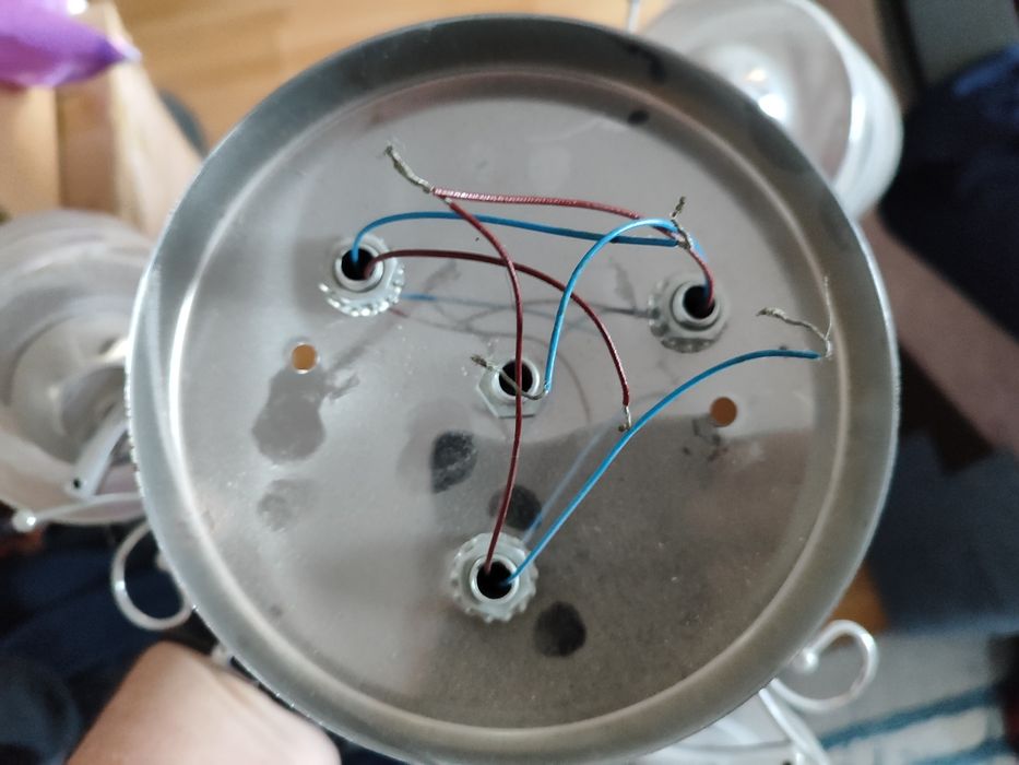 Продам люстру в отличном состоянии