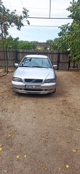 Volvo  S40             .