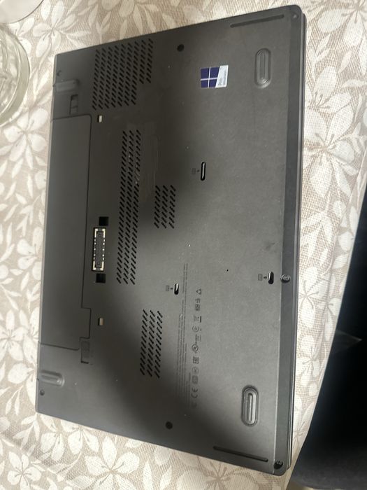 Vând Lenovo ThinkPad T450 i5, 8GB RAM, Windows 10 Pro