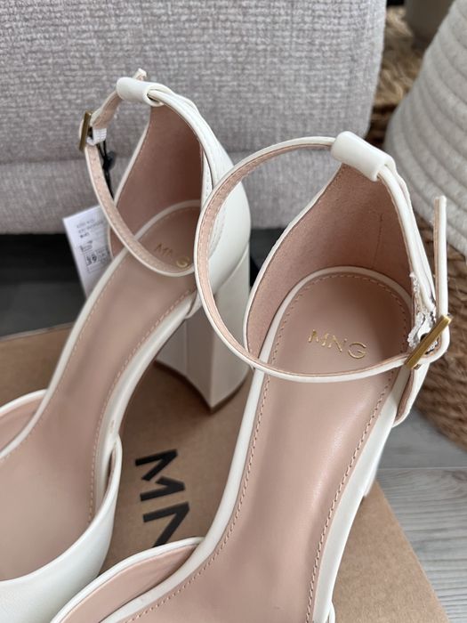 Нови дамски сандали с широк ток MANGO