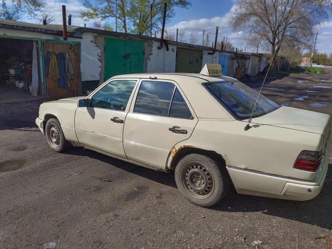 Mercedes - Benz E-200