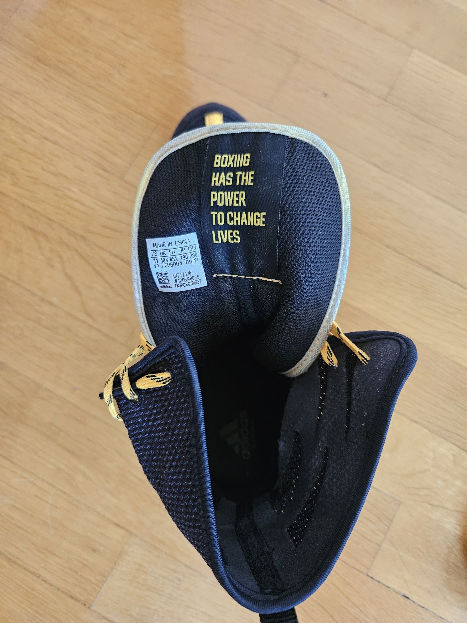 Обувки за бокс Adidas Box Hog 3 номер 45 1/3 + подарък ръкавици за бок