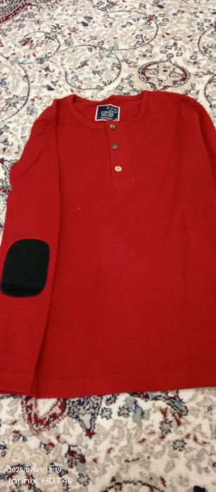 Jensi pidjak va yengi sviter oʻgʻil bolaga